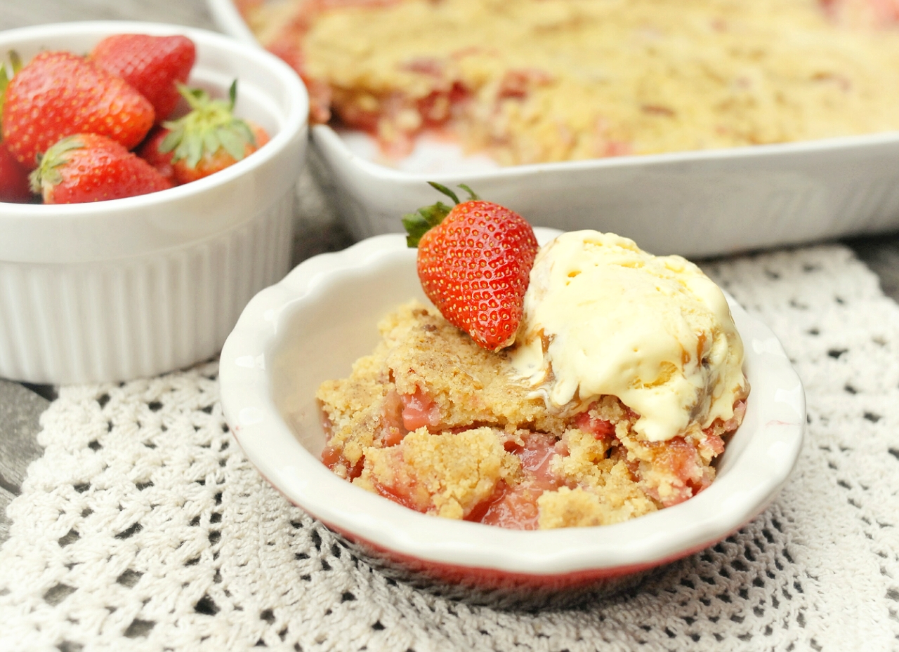 Rhubarb And Strawberry Crumble